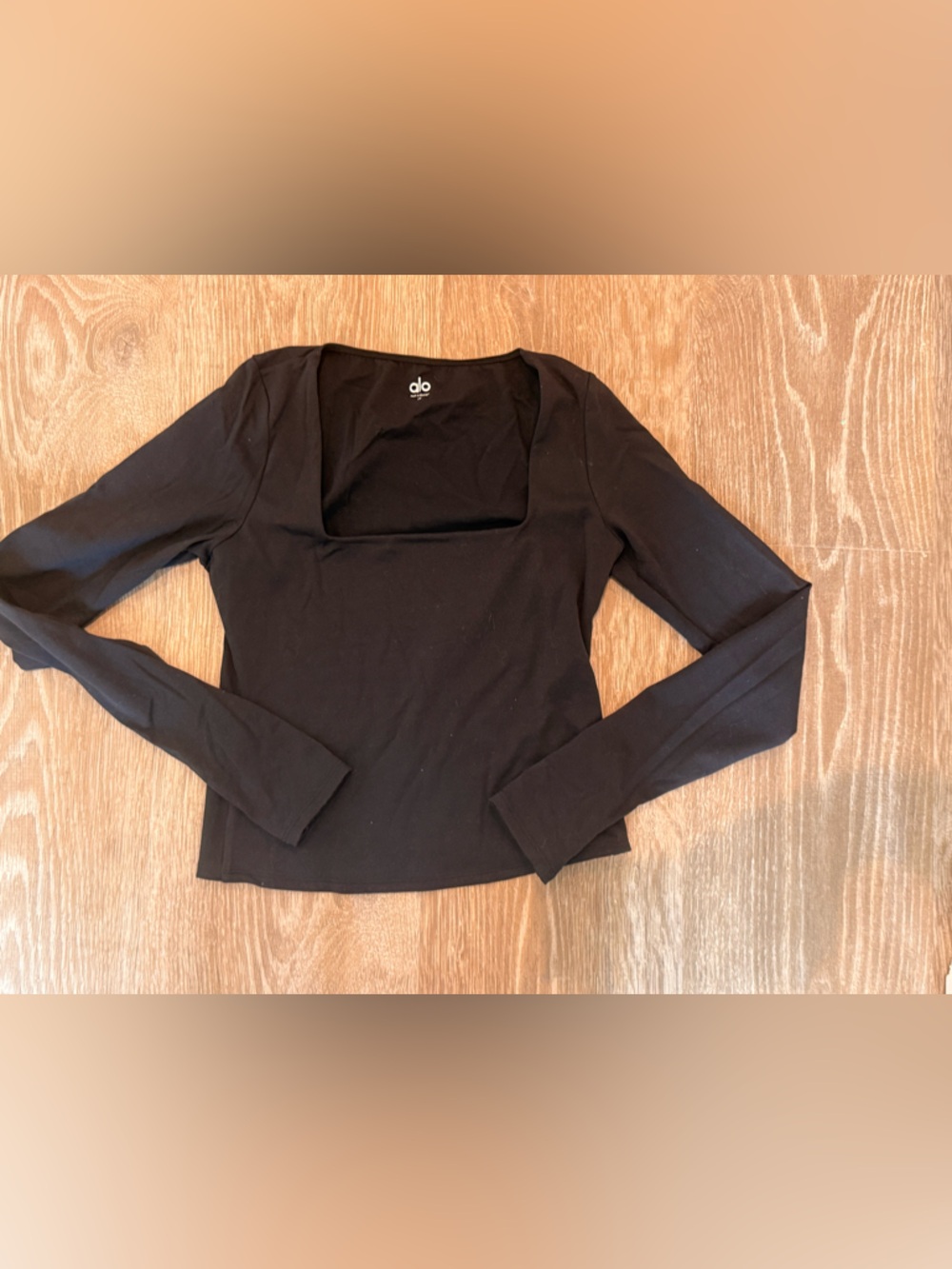 Alo Yoga Black Long Sleeve Cropped Top | Size M